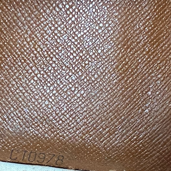 Louis Vuitton key holder - Picture 6 of 8